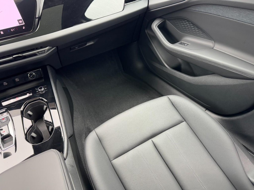 Audi A5 Vehicle Full-screen Gallery Image 15