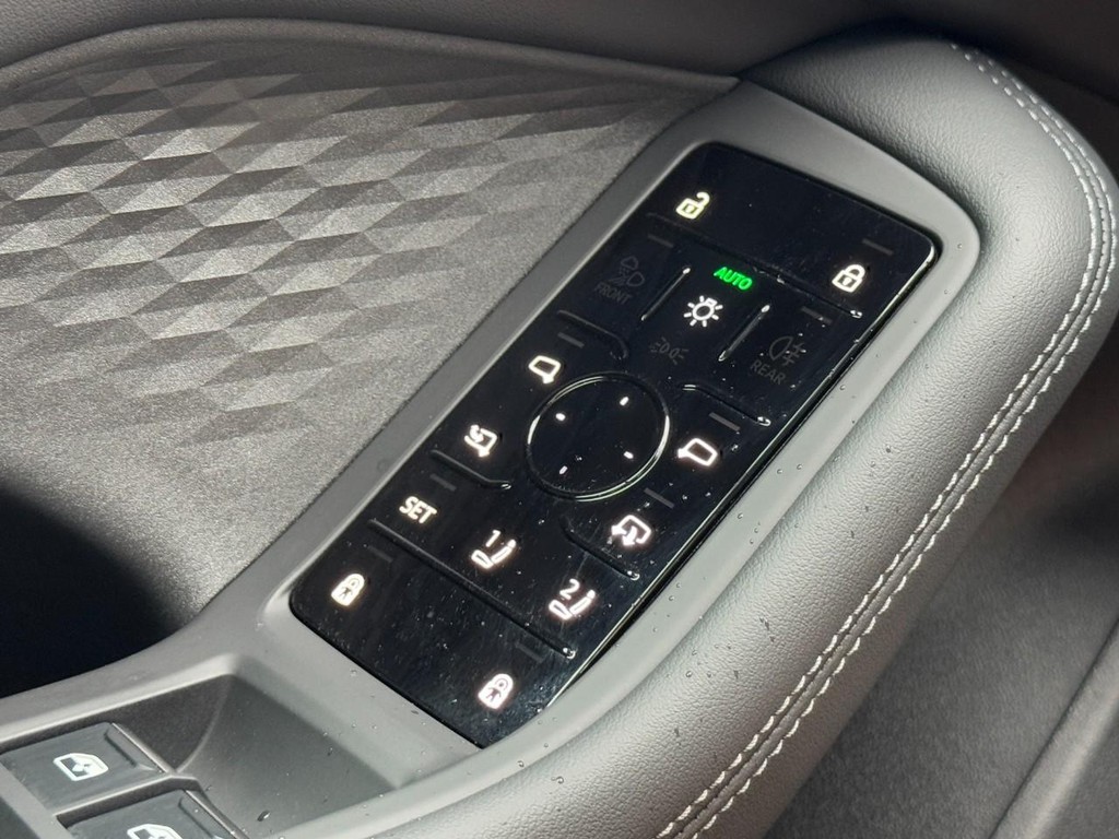 Audi A5 Vehicle Full-screen Gallery Image 16