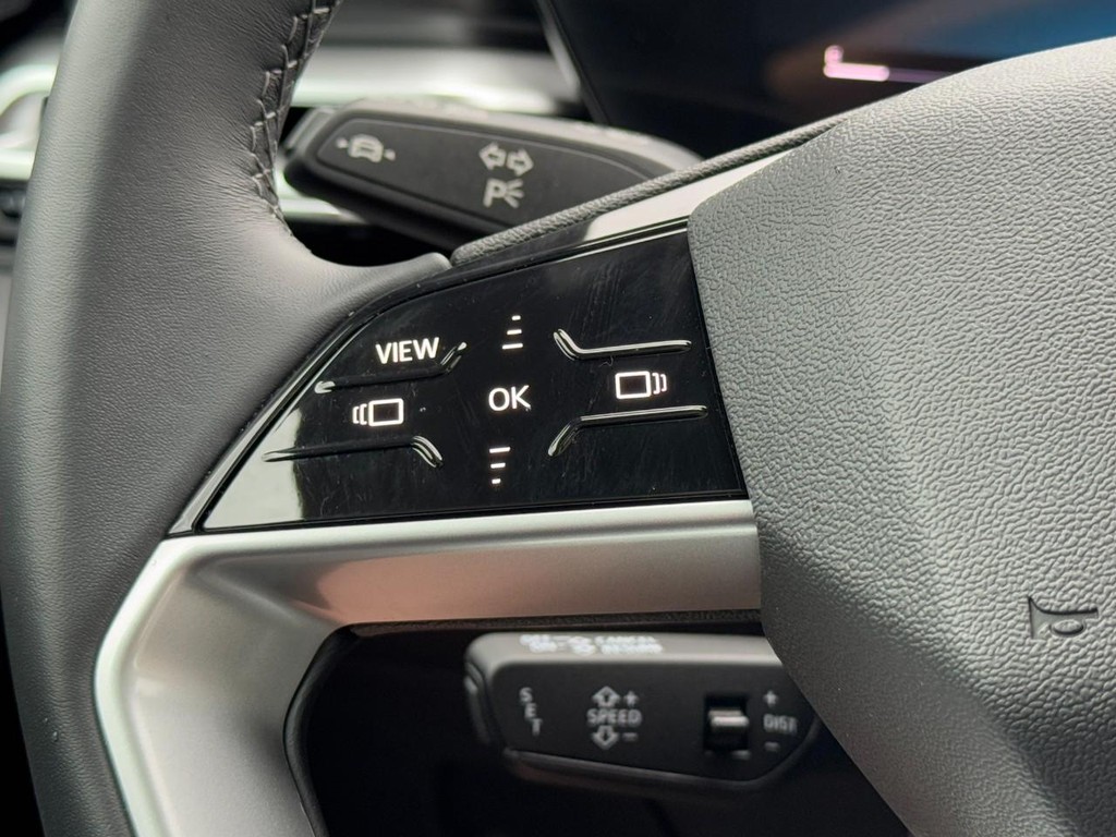 Audi A5 Vehicle Full-screen Gallery Image 17