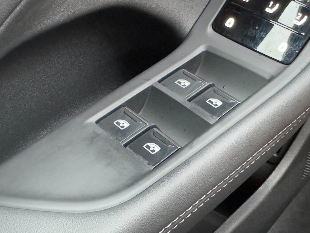 Audi A5 Vehicle Full-screen Gallery Image 23