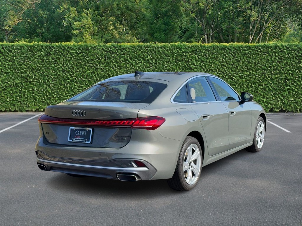 Audi A5 Vehicle Full-screen Gallery Image 03