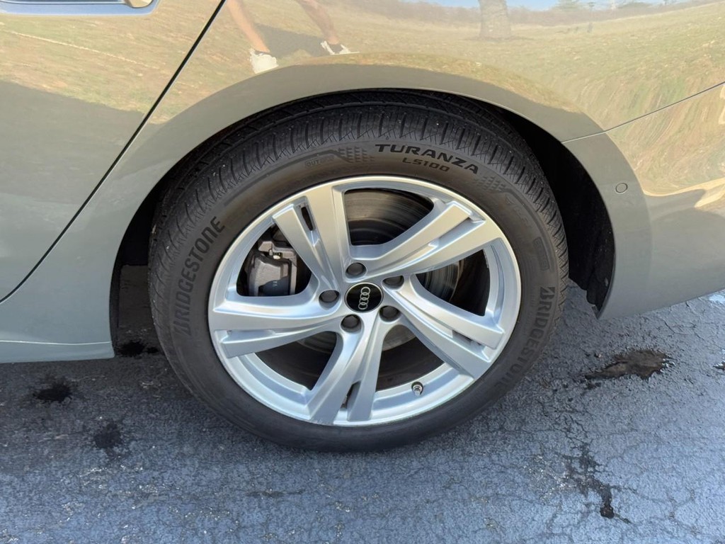 Audi A5 Vehicle Full-screen Gallery Image 05