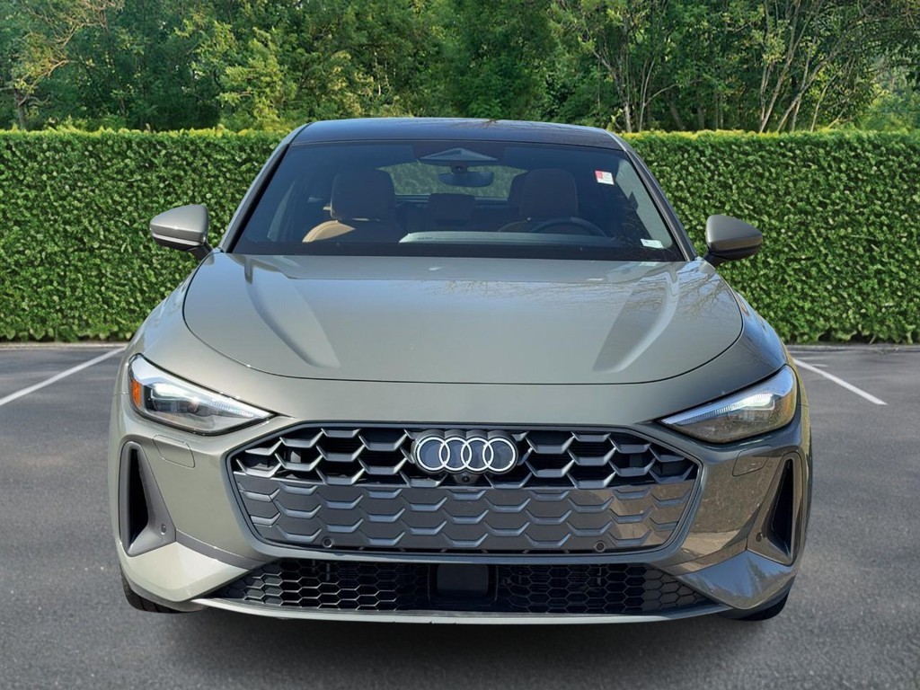 Audi A5 Vehicle Full-screen Gallery Image 07