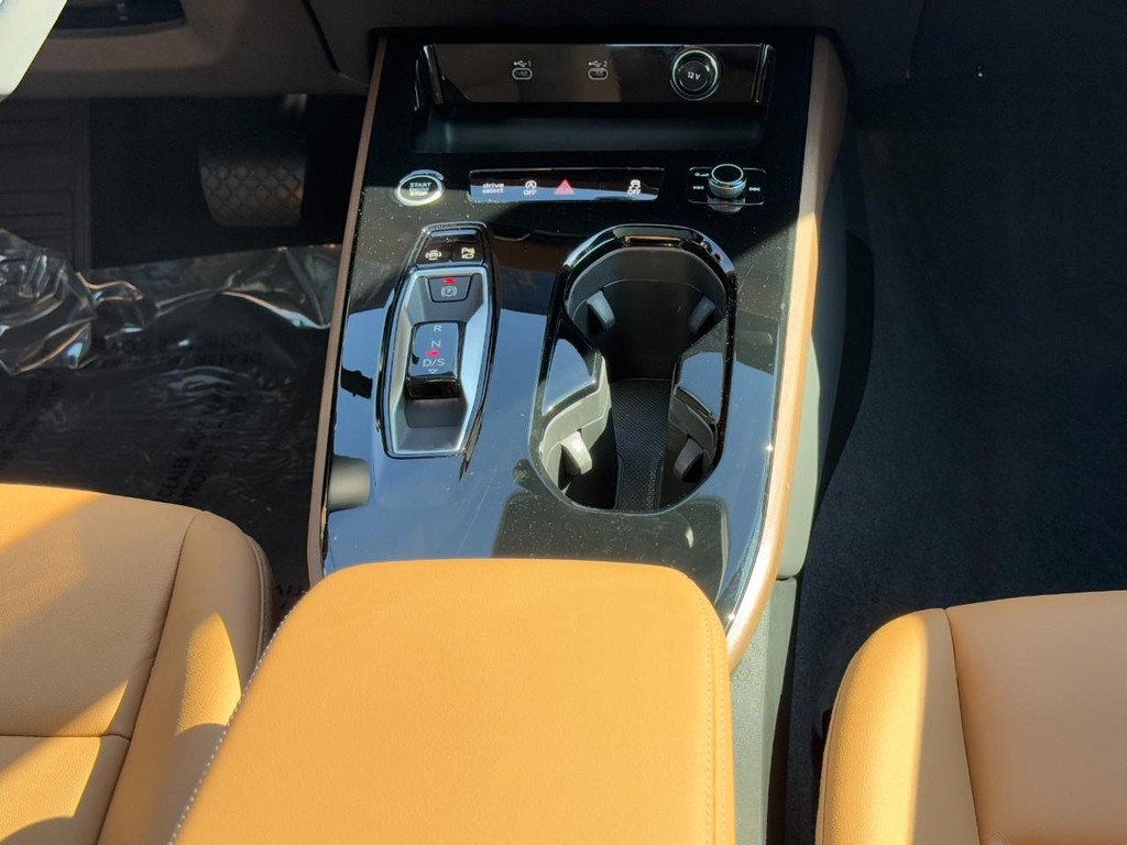 Audi A5 Vehicle Full-screen Gallery Image 14