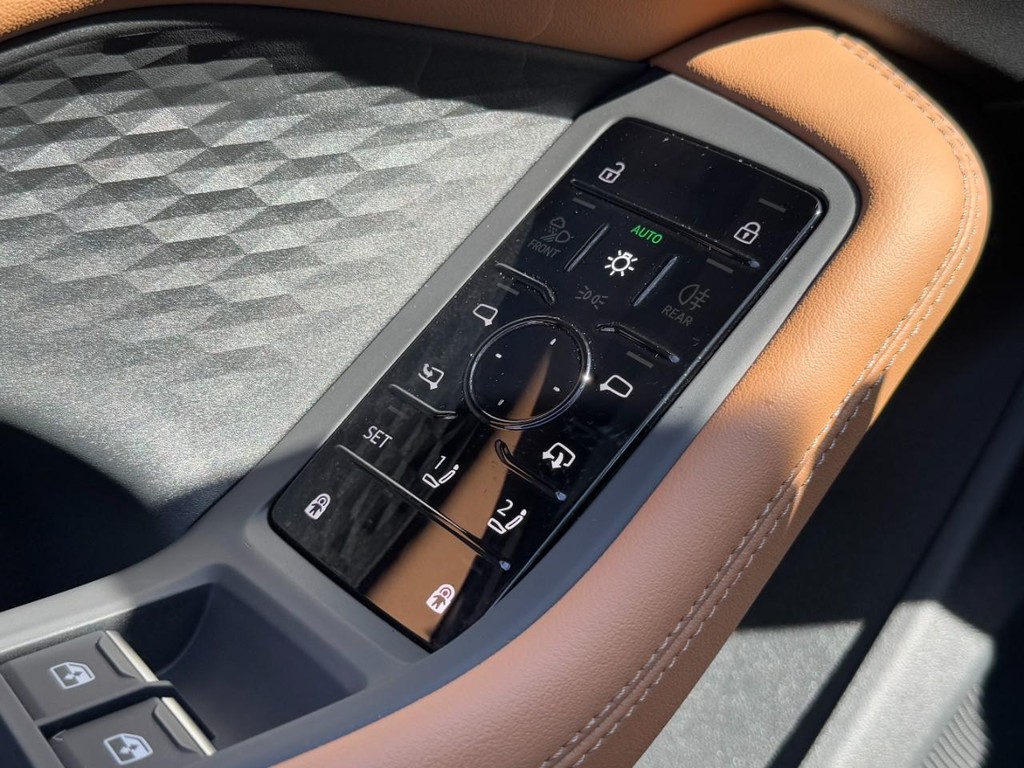 Audi A5 Vehicle Full-screen Gallery Image 16