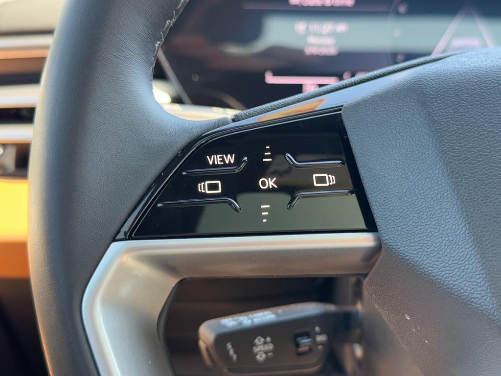 Audi A5 Vehicle Full-screen Gallery Image 17