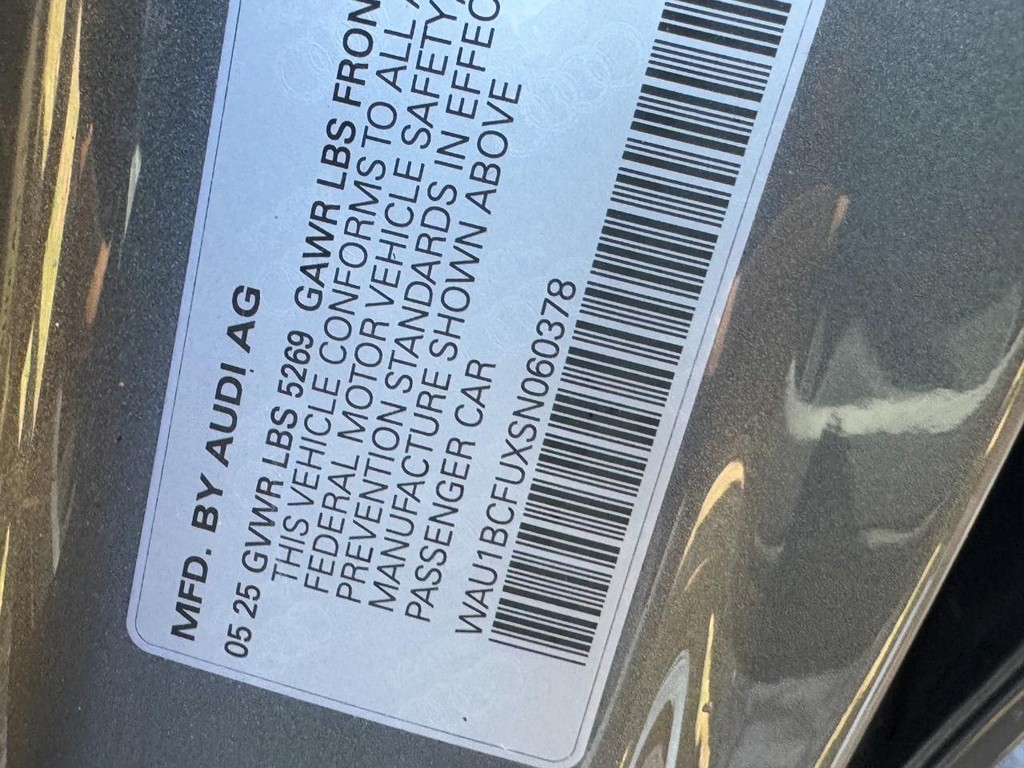 Audi A5 Vehicle Full-screen Gallery Image 25