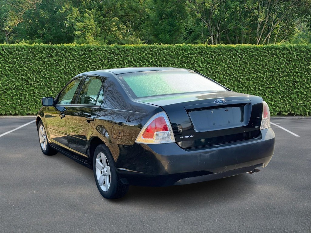 Ford Fusion Vehicle Full-screen Gallery Image 04