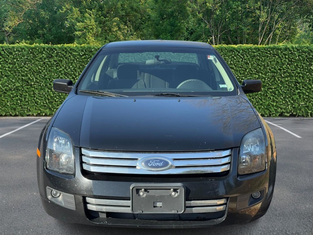 Ford Fusion Vehicle Full-screen Gallery Image 07