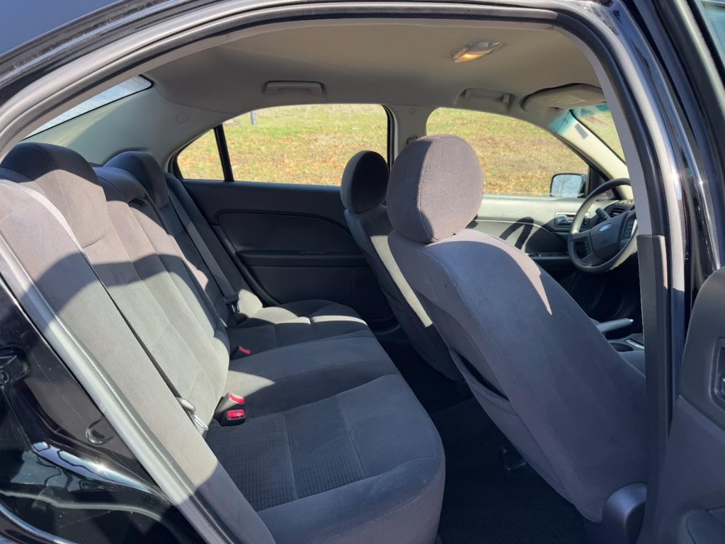 Ford Fusion Vehicle Full-screen Gallery Image 10