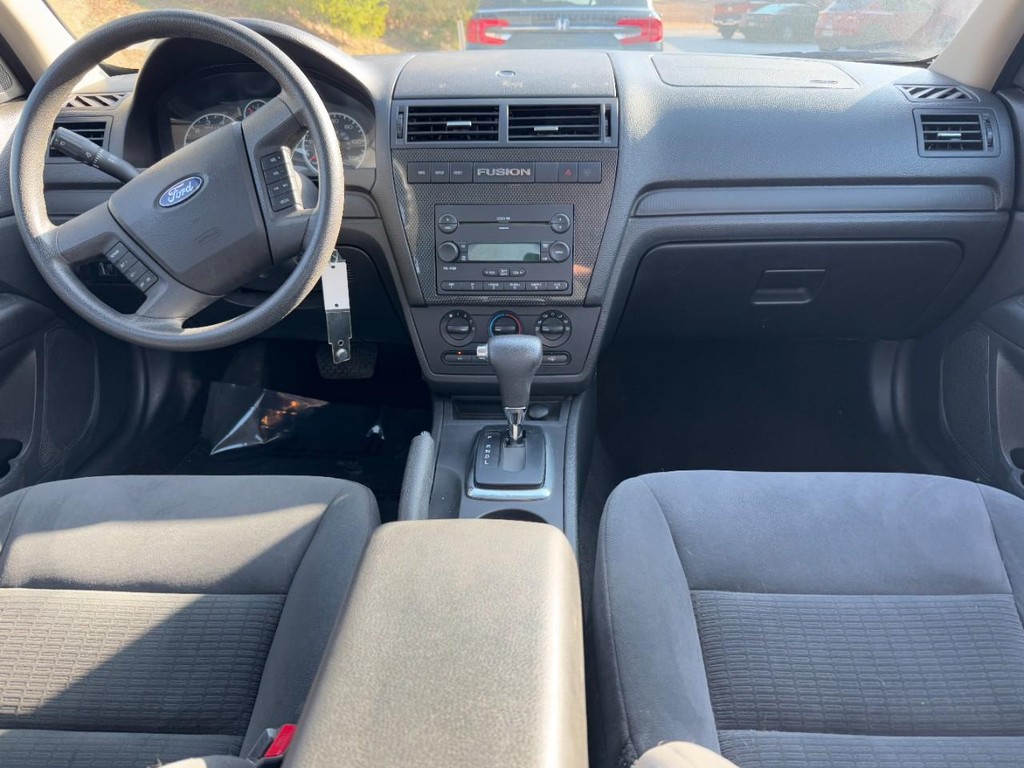 Ford Fusion Vehicle Full-screen Gallery Image 11