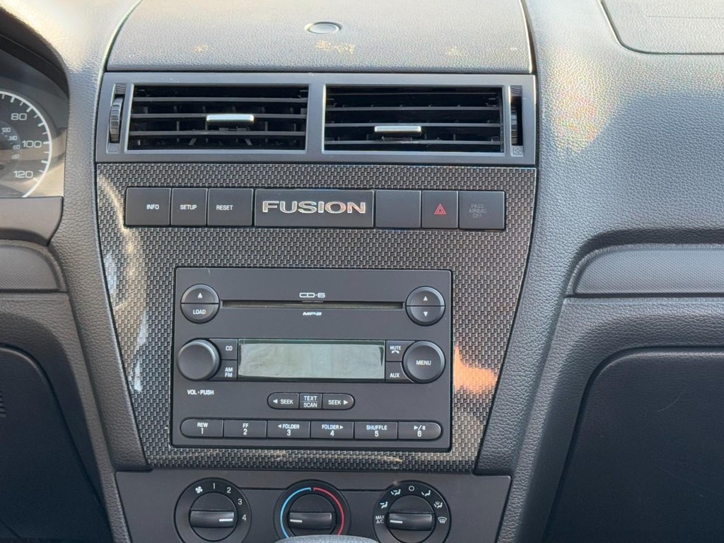 Ford Fusion Vehicle Full-screen Gallery Image 13