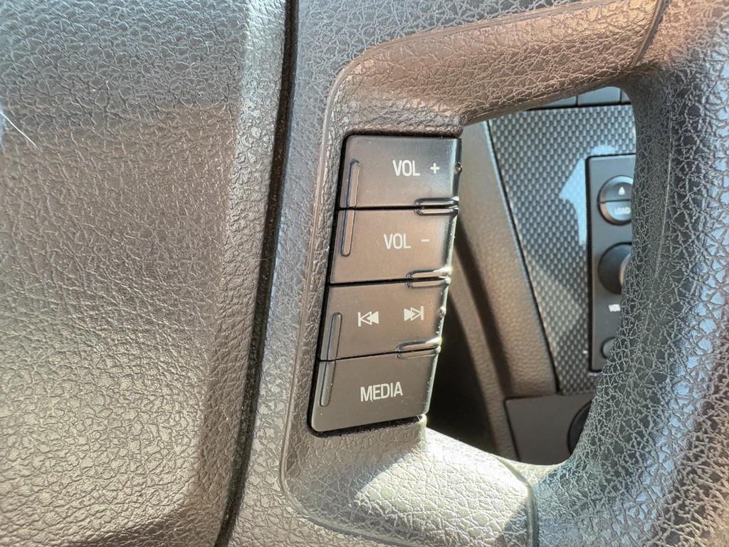 Ford Fusion Vehicle Full-screen Gallery Image 17