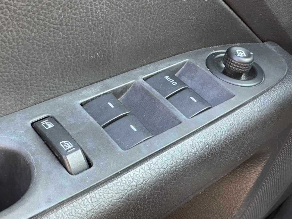 Ford Fusion Vehicle Full-screen Gallery Image 20