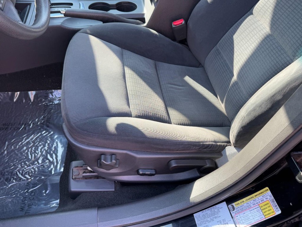 Ford Fusion Vehicle Full-screen Gallery Image 21