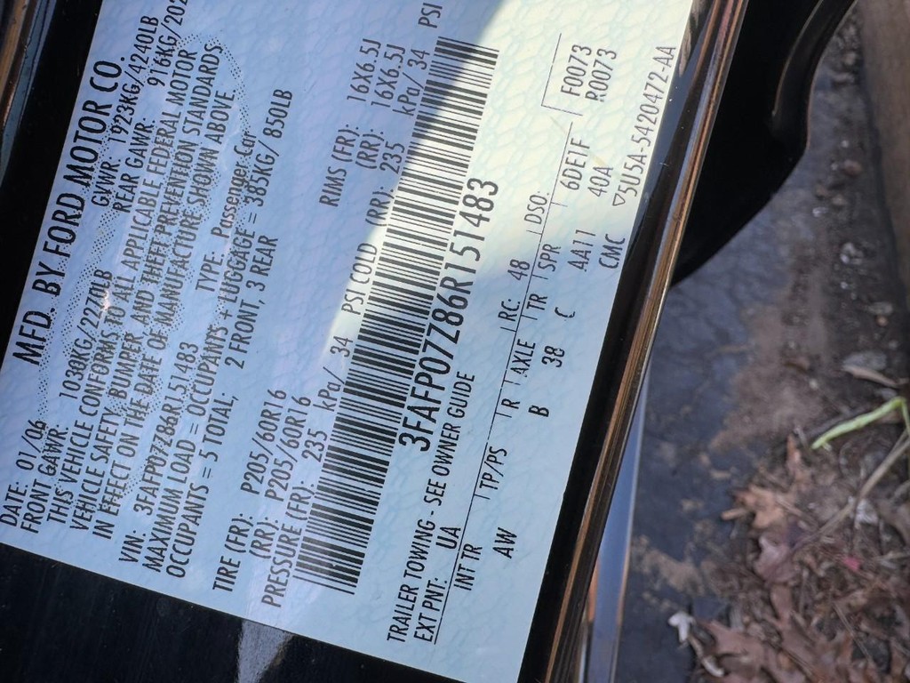 Ford Fusion Vehicle Full-screen Gallery Image 22