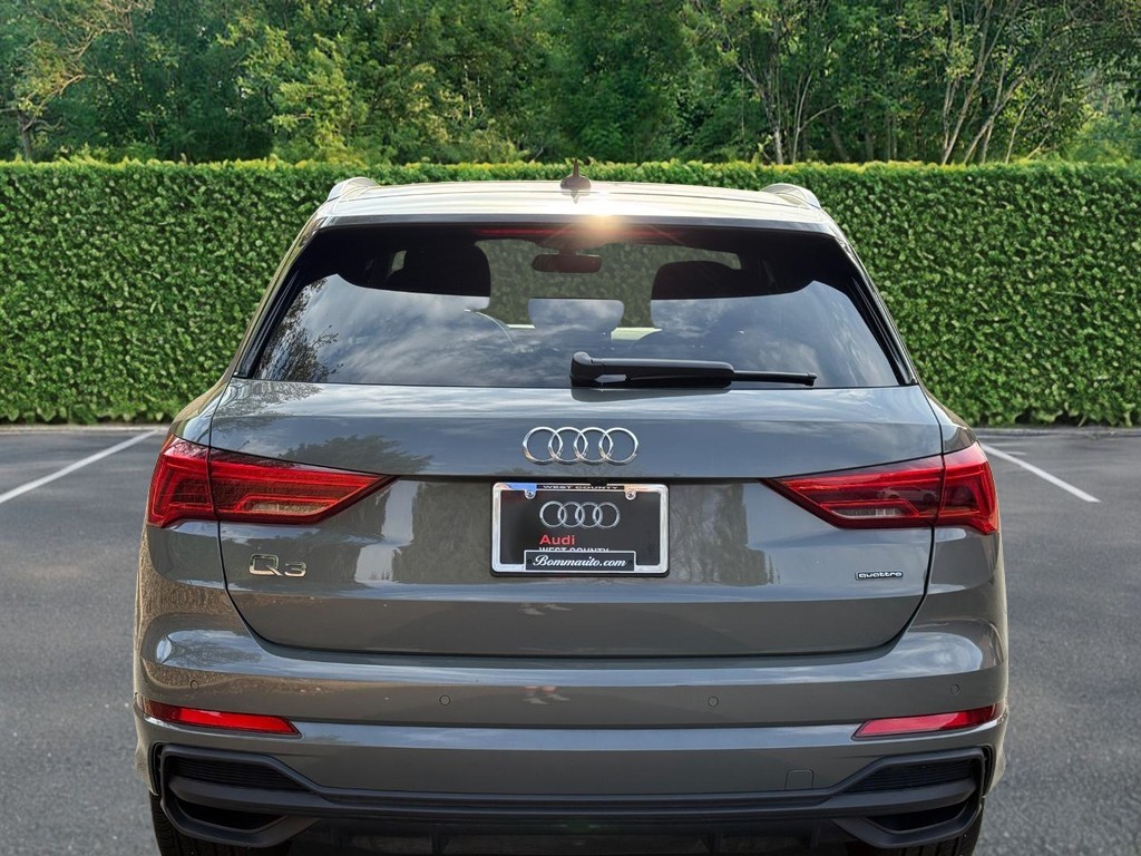 Audi Q3 Vehicle Full-screen Gallery Image 05