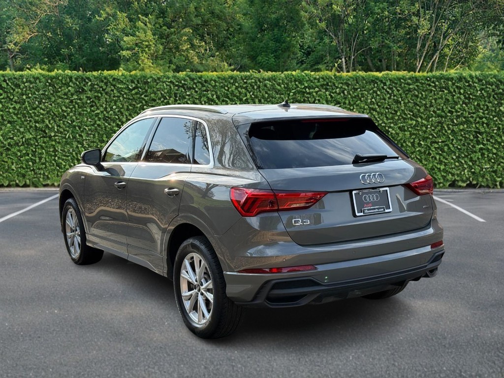 Audi Q3 Vehicle Full-screen Gallery Image 06