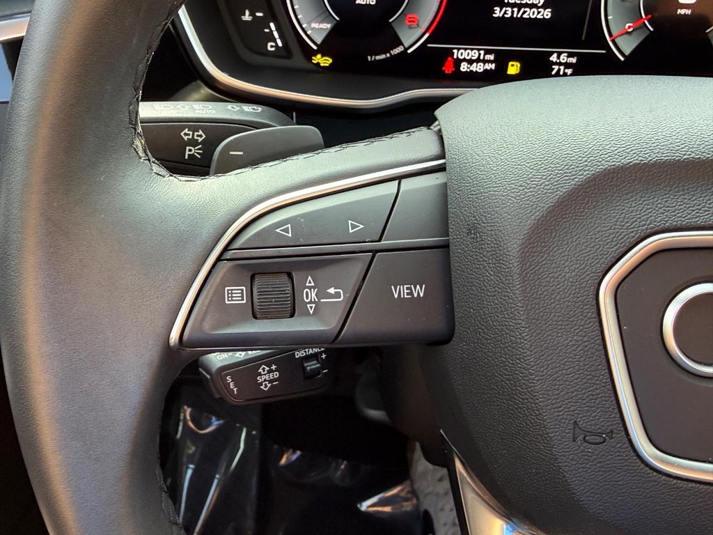 Audi Q3 Vehicle Full-screen Gallery Image 18