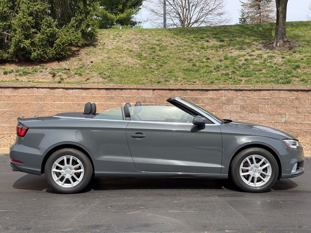 Audi A3 Cabriolet Vehicle Full-screen Gallery Image 11