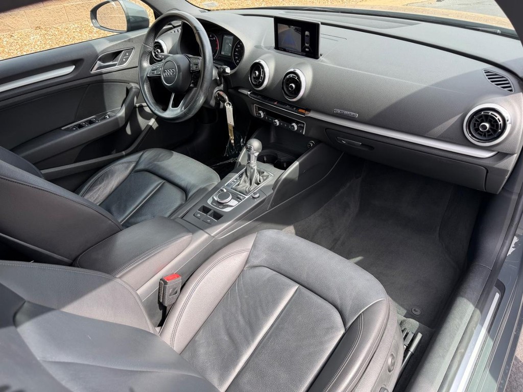 Audi A3 Cabriolet Vehicle Full-screen Gallery Image 14