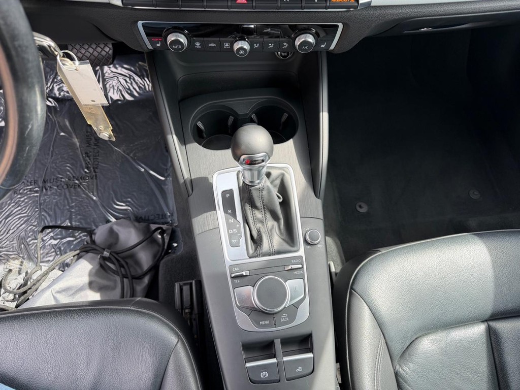 Audi A3 Cabriolet Vehicle Full-screen Gallery Image 18