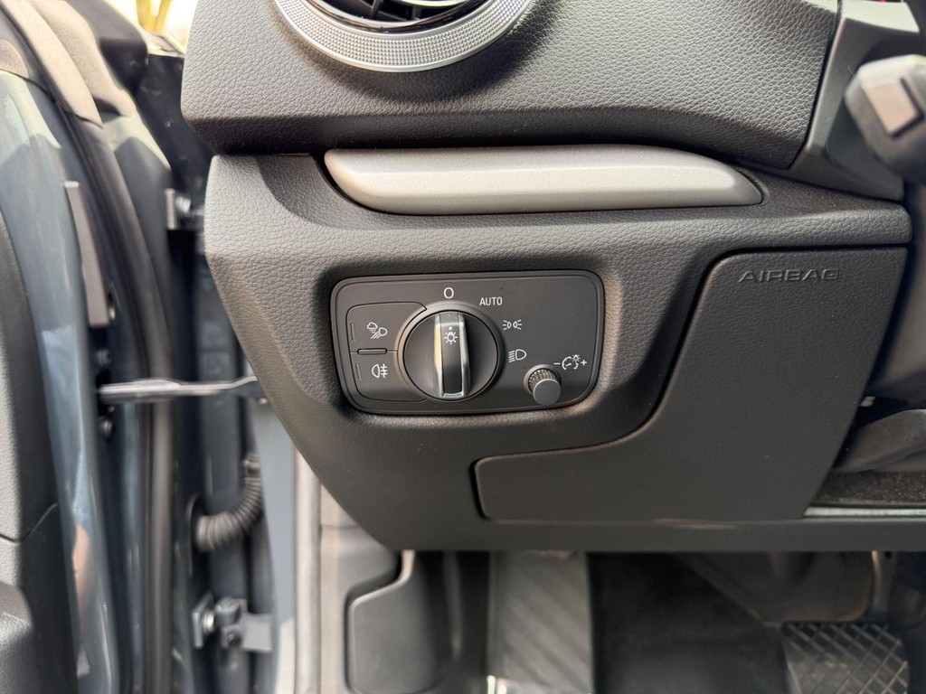 Audi A3 Cabriolet Vehicle Full-screen Gallery Image 19