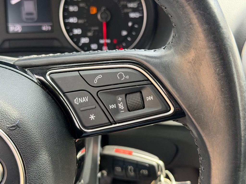 Audi A3 Cabriolet Vehicle Full-screen Gallery Image 21