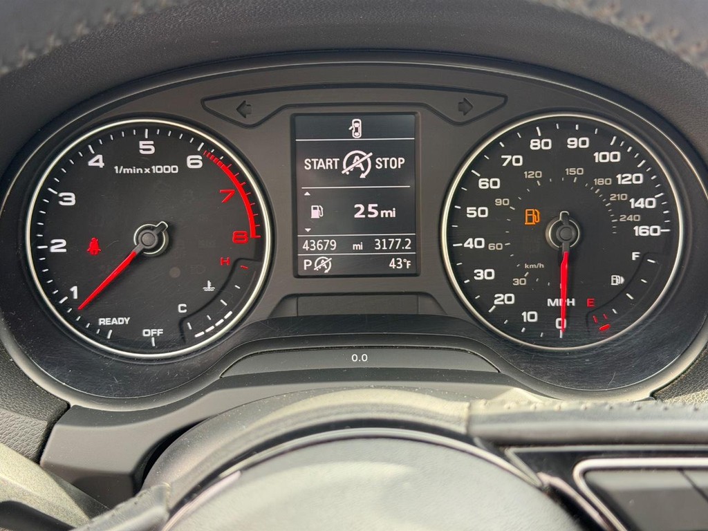 Audi A3 Cabriolet Vehicle Full-screen Gallery Image 22