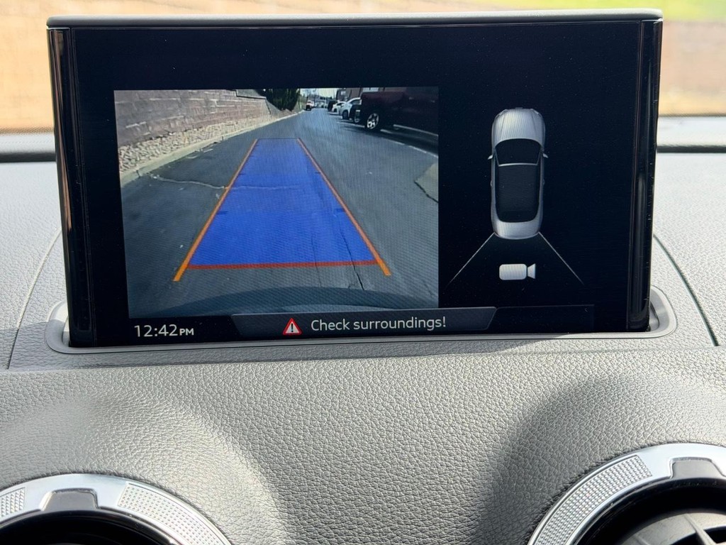 Audi A3 Cabriolet Vehicle Full-screen Gallery Image 23