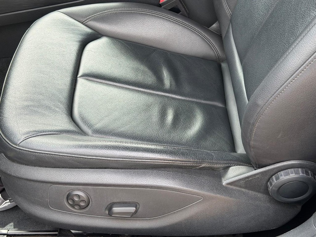 Audi A3 Cabriolet Vehicle Full-screen Gallery Image 25