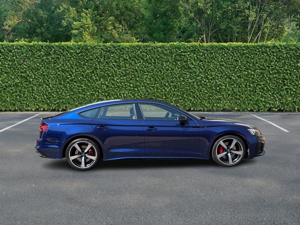Audi A5 Sportback Vehicle Full-screen Gallery Image 02