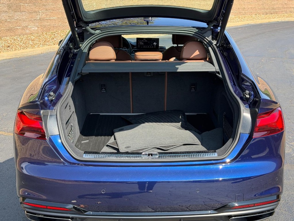 Audi A5 Sportback Vehicle Full-screen Gallery Image 04