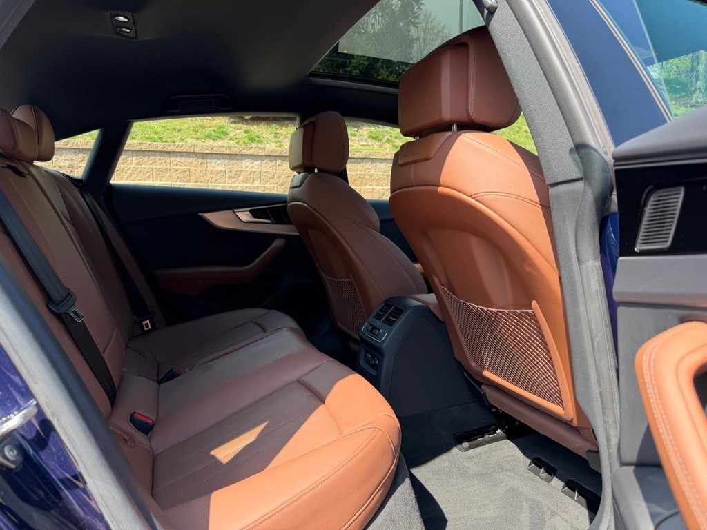 Audi A5 Sportback Vehicle Full-screen Gallery Image 10