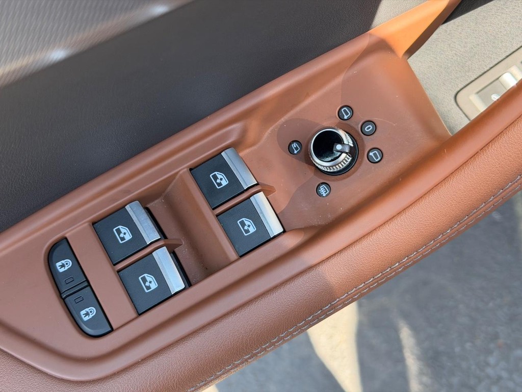 Audi A5 Sportback Vehicle Full-screen Gallery Image 16