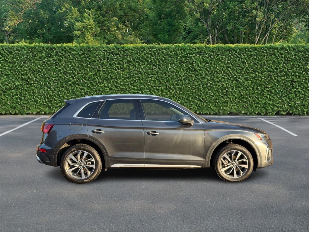 Audi Q5 Vehicle Full-screen Gallery Image 02