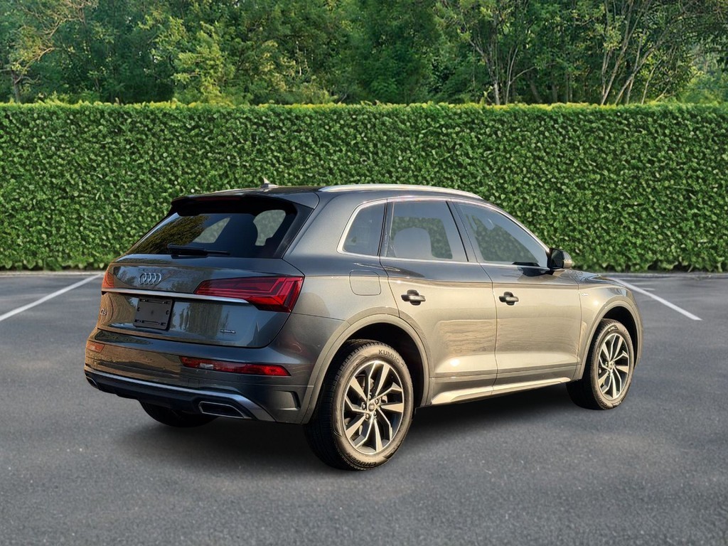 Audi Q5 Vehicle Full-screen Gallery Image 03