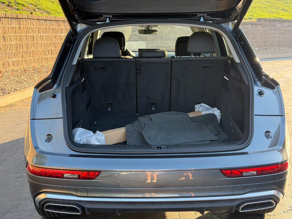 Audi Q5 Vehicle Full-screen Gallery Image 04