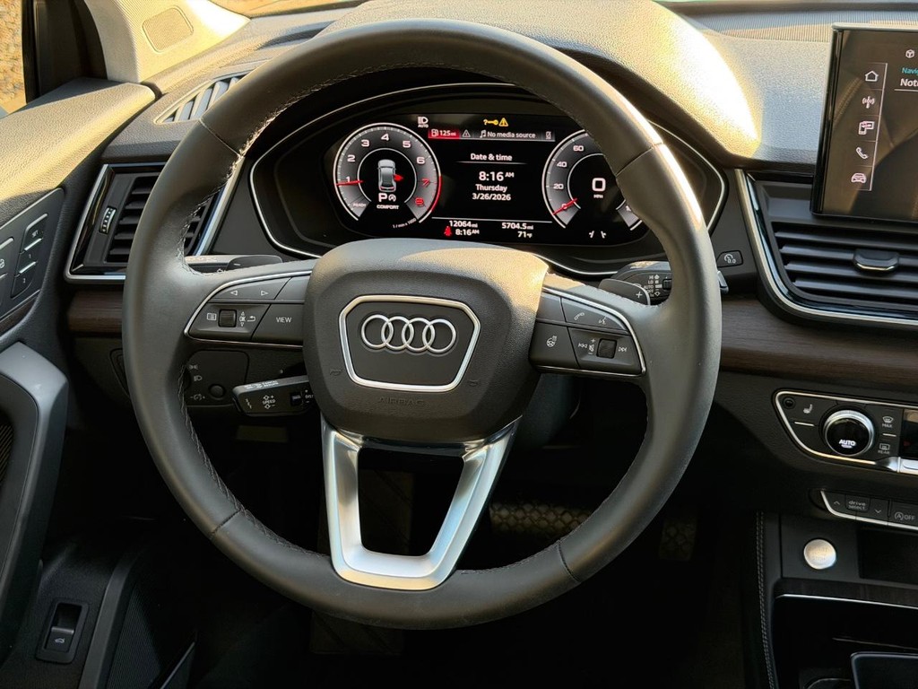 Audi Q5 Vehicle Full-screen Gallery Image 12