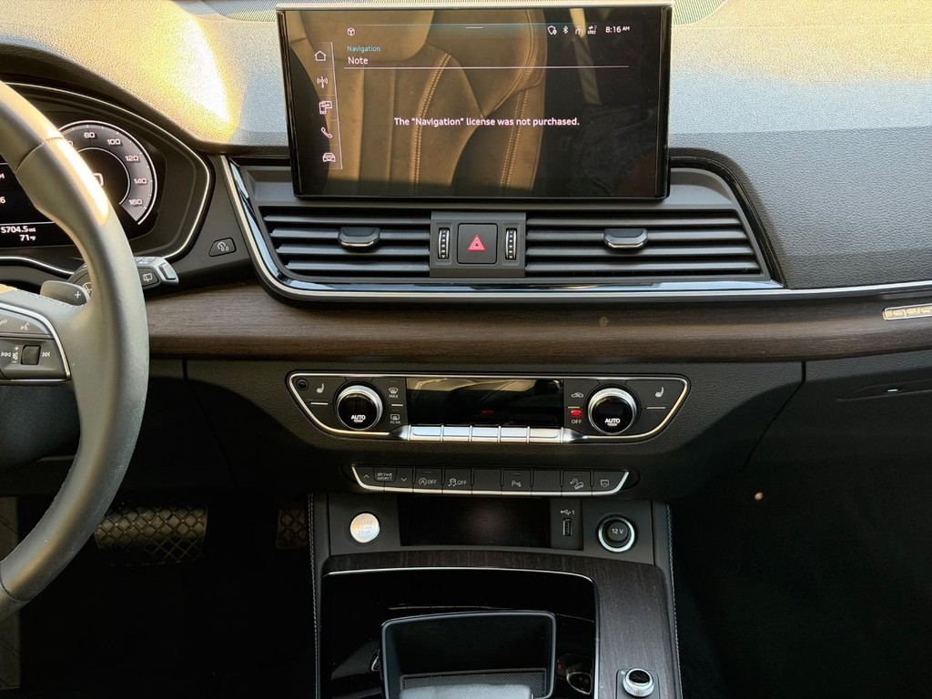 Audi Q5 Vehicle Full-screen Gallery Image 13