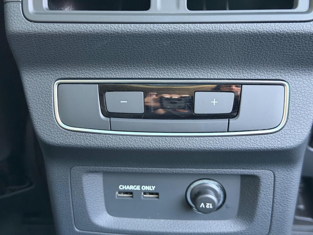 Audi Q5 Vehicle Full-screen Gallery Image 15