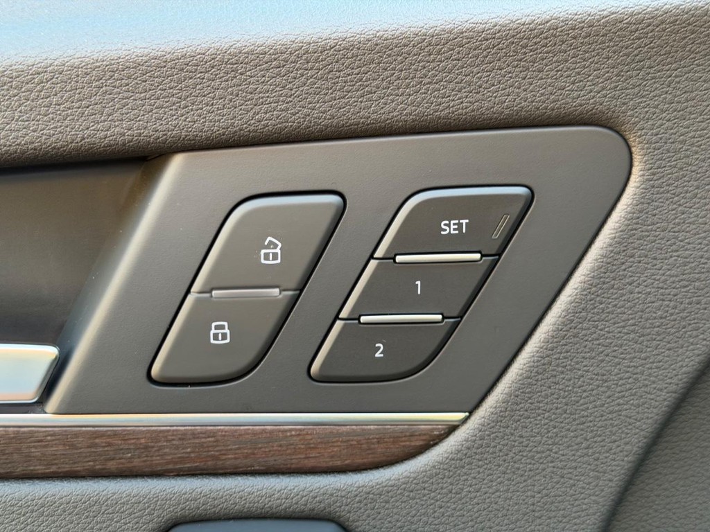 Audi Q5 Vehicle Full-screen Gallery Image 17