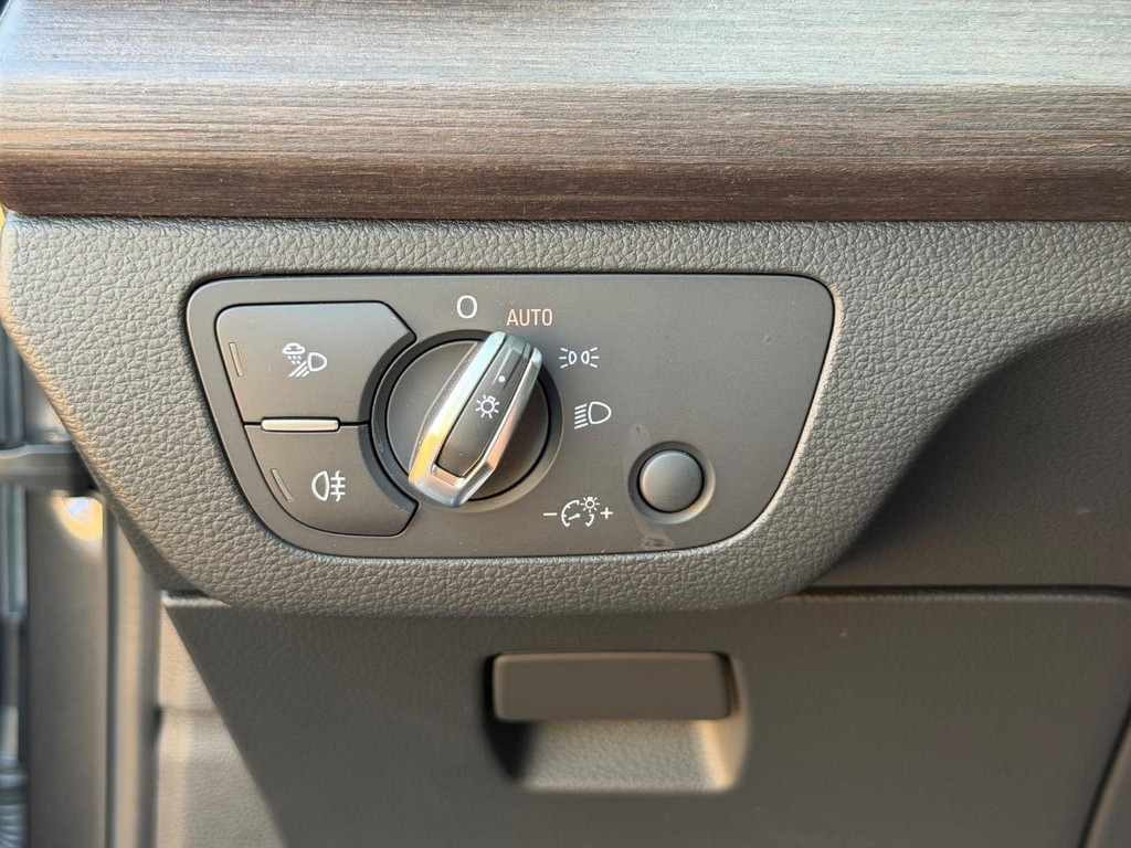 Audi Q5 Vehicle Full-screen Gallery Image 18