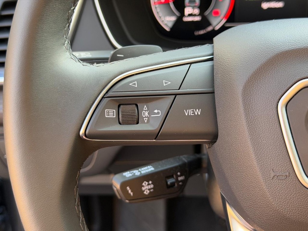 Audi Q5 Vehicle Full-screen Gallery Image 19