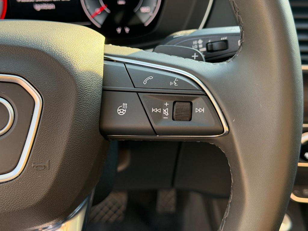 Audi Q5 Vehicle Full-screen Gallery Image 20