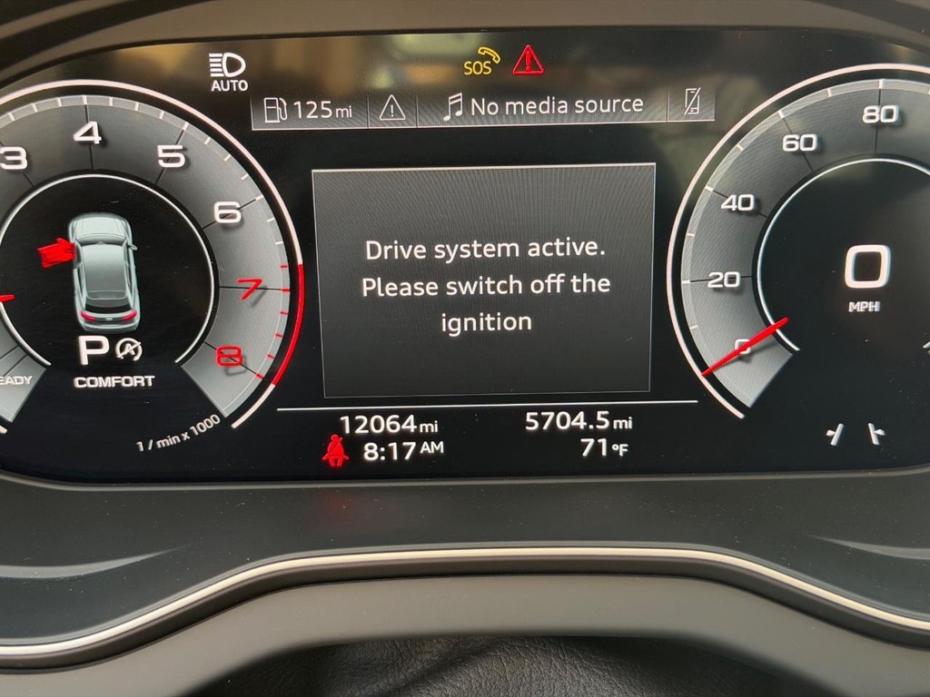 Audi Q5 Vehicle Full-screen Gallery Image 22