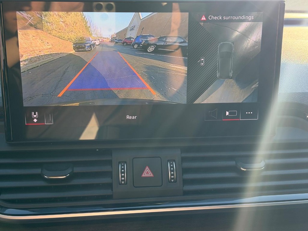 Audi Q5 Vehicle Full-screen Gallery Image 23