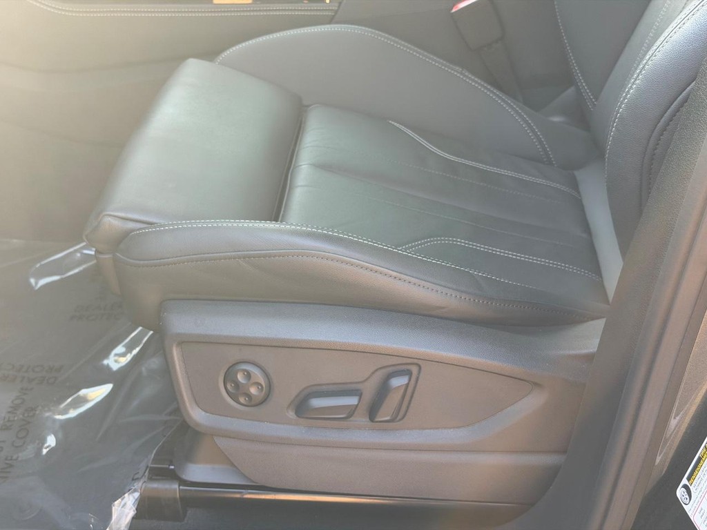 Audi Q5 Vehicle Full-screen Gallery Image 24