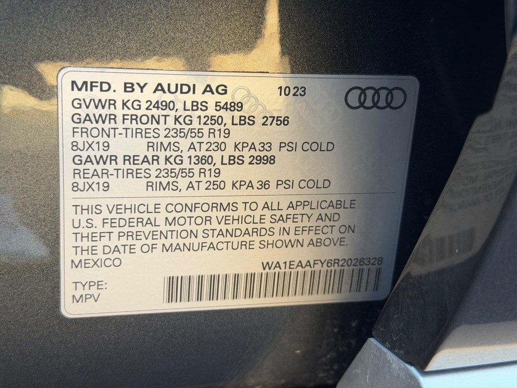 Audi Q5 Vehicle Full-screen Gallery Image 25