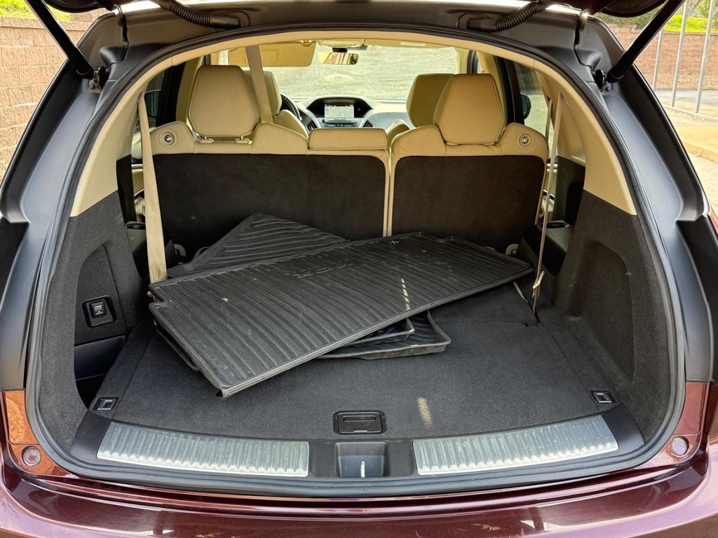 Acura MDX Vehicle Full-screen Gallery Image 04